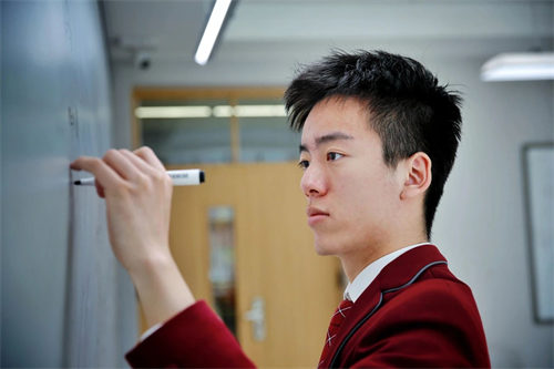 愛(ài)迪畢業(yè)生