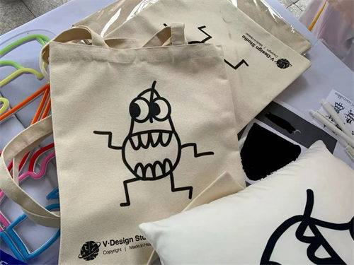 愛(ài)迪畢業(yè)生