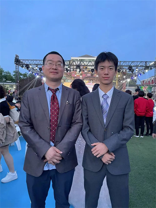 愛(ài)迪畢業(yè)生