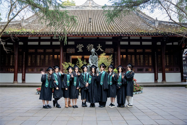 青苗優秀畢業生