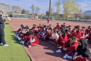 北京市豐臺區(qū)新北賦學(xué)校高一年級開展心理拓展活動：攜手同行，筑夢青春！