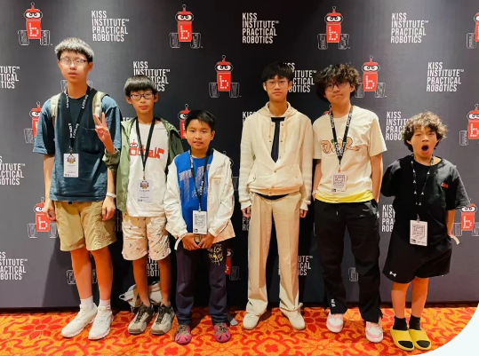 青苗參加國(guó)際機(jī)器人決賽