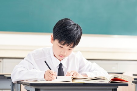 北京新府學外國語學校(國內班)初中怎么進，非京籍能報嗎，需提交哪些材料？