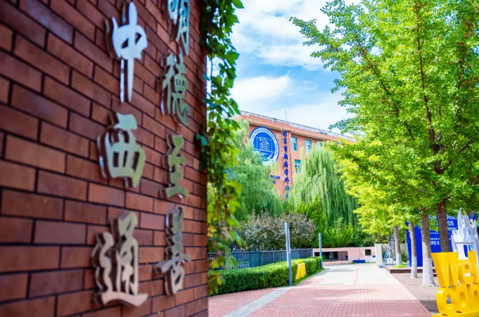 新府學(xué)校長