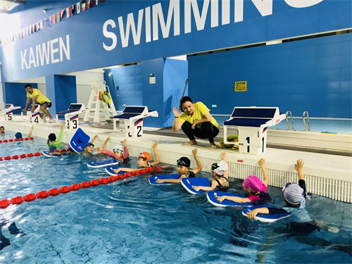 朝陽凱文游泳校隊