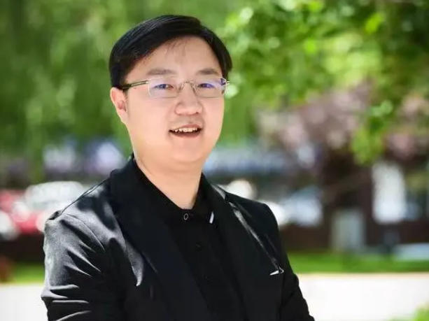 從數學天才到暖心校長,新府學創校校長姚宇堃如何打造出一匹教育“黑馬”?